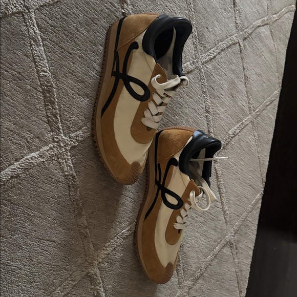 Stylish women's Sneakers in Cream and Tan - Picture 3 of 5